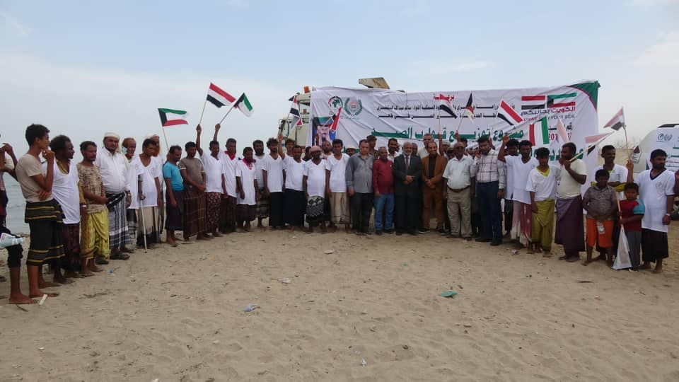 Hodeidah Governor inaugurates the distribution of 70 fishing boats to fishermen in Al-Khokha with Kuwaiti support