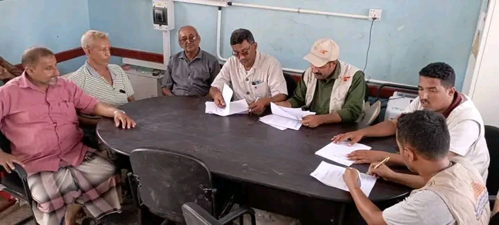 مدير تربية الحديدة يتسلّم مشاريع إنشاء فصول دراسية وإعادة تأهيل مدارس بمديريتي الخوخة وحيس