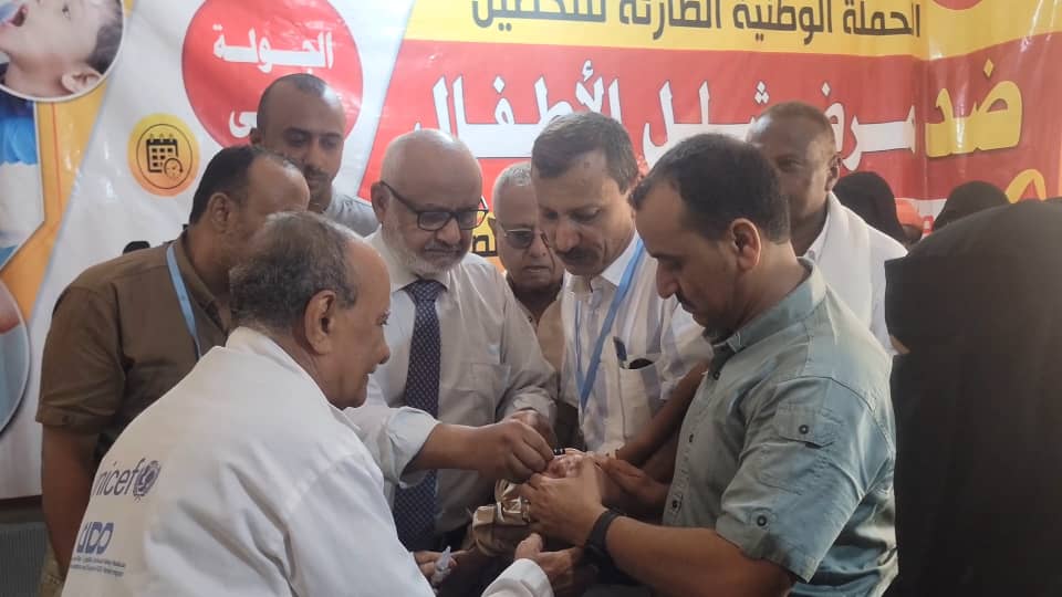 محافظ الحديدة يدشن حملة التحصين ضد شلل الأطفال بالمحافظة ويحث على التفاعل المجتمعي